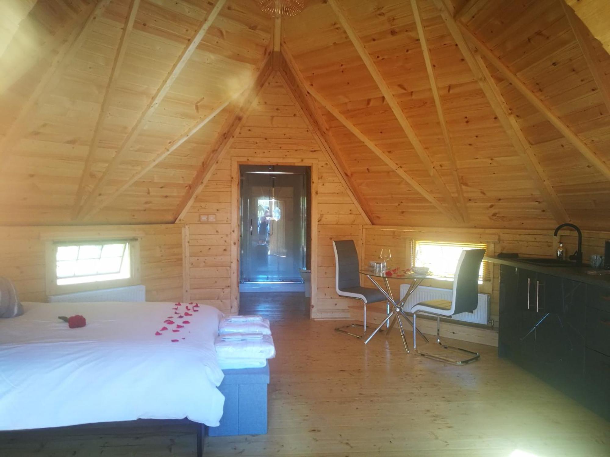 Romantic Rural Retreats Крукерн Номер фото